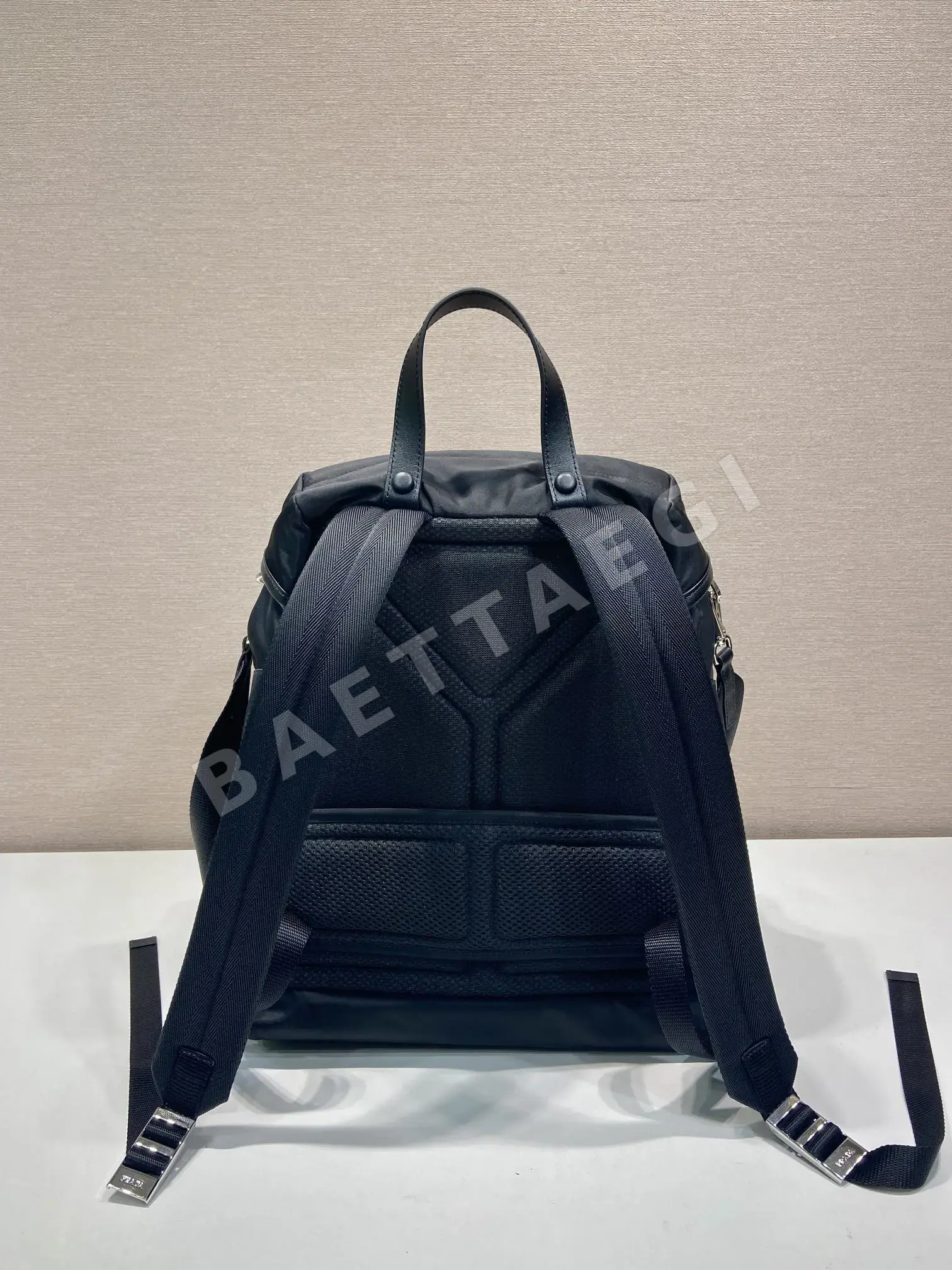 프라다 나일론 스몰 숄더백 2VZ111 상세 이미지 5
