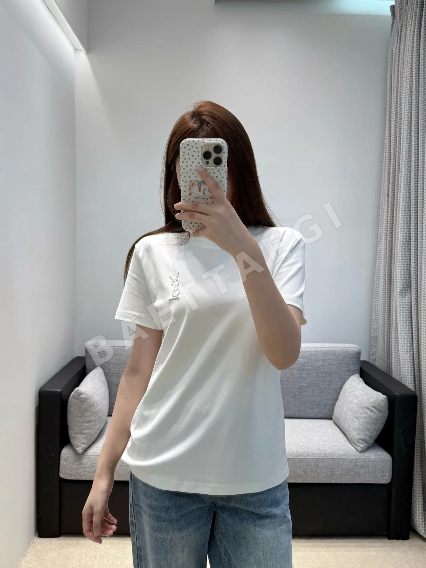 생로랑 자수 로고 여성 반팔 티셔츠 상세 이미지 7