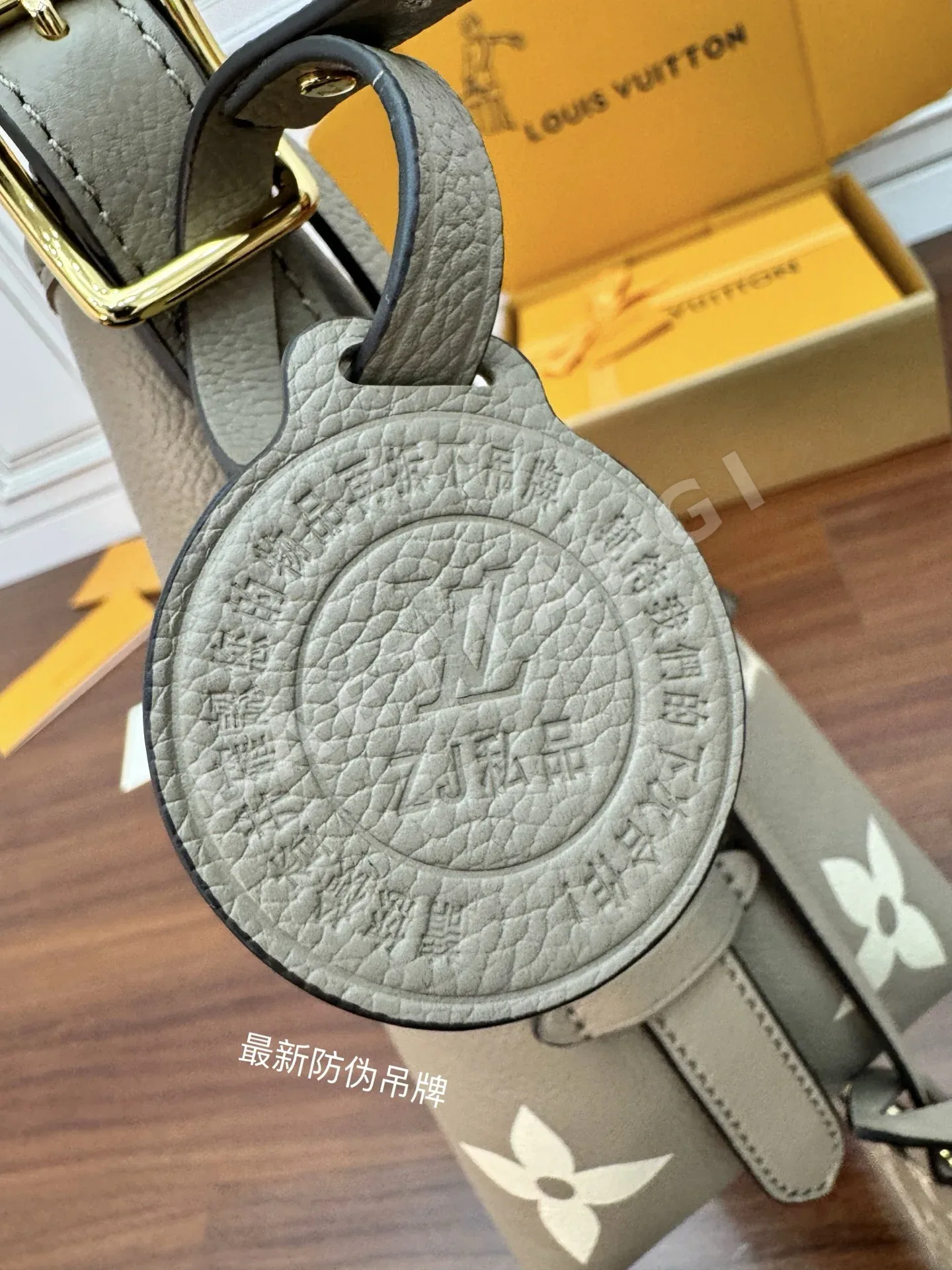 루이비통 다이아몬드 패턴 가죽 가방 M47180 상세 이미지 3