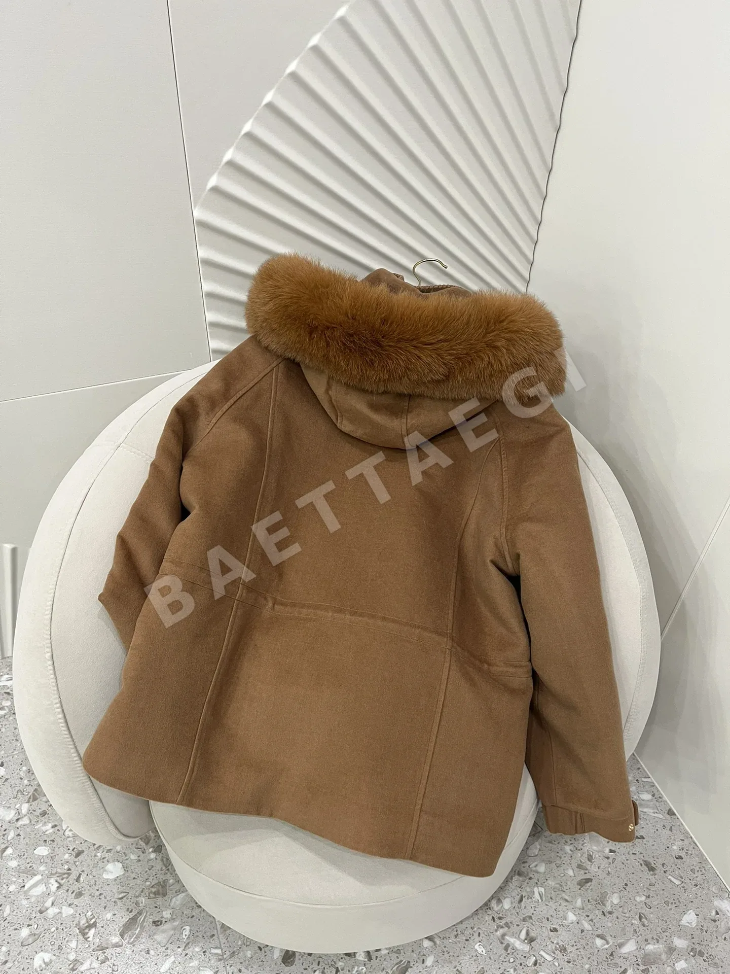 로로피아나 브라운 여성 패딩 상세 이미지 4
