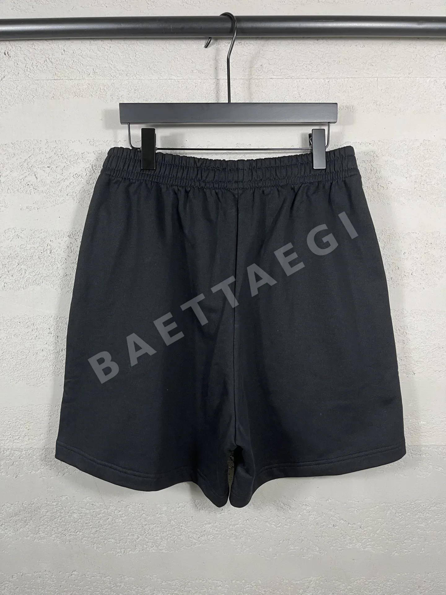 발렌시아가 로고 자수 남성 반바지 상세 이미지 2