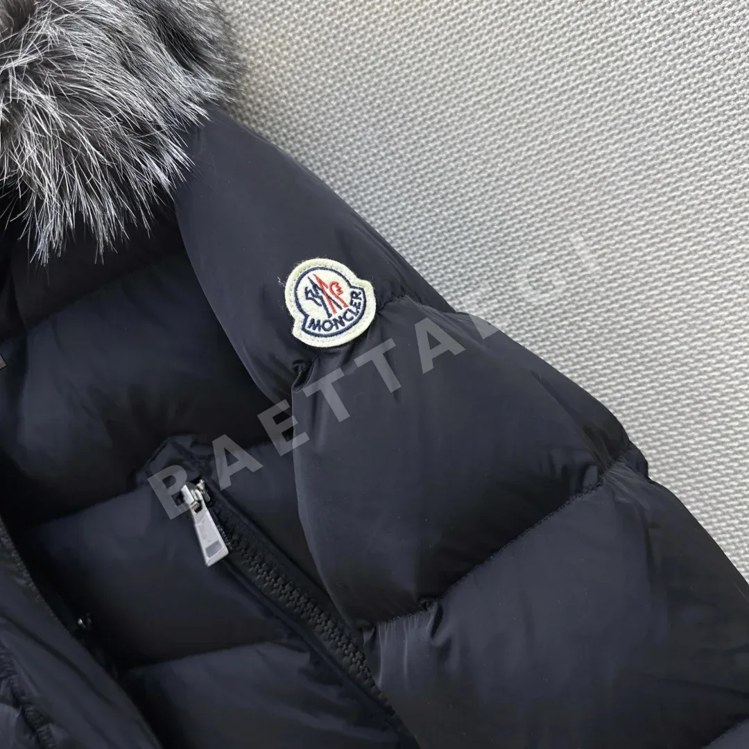 몽클레르 페이크 퍼 카라 중기장 여성 패딩 재킷 상세 이미지 4