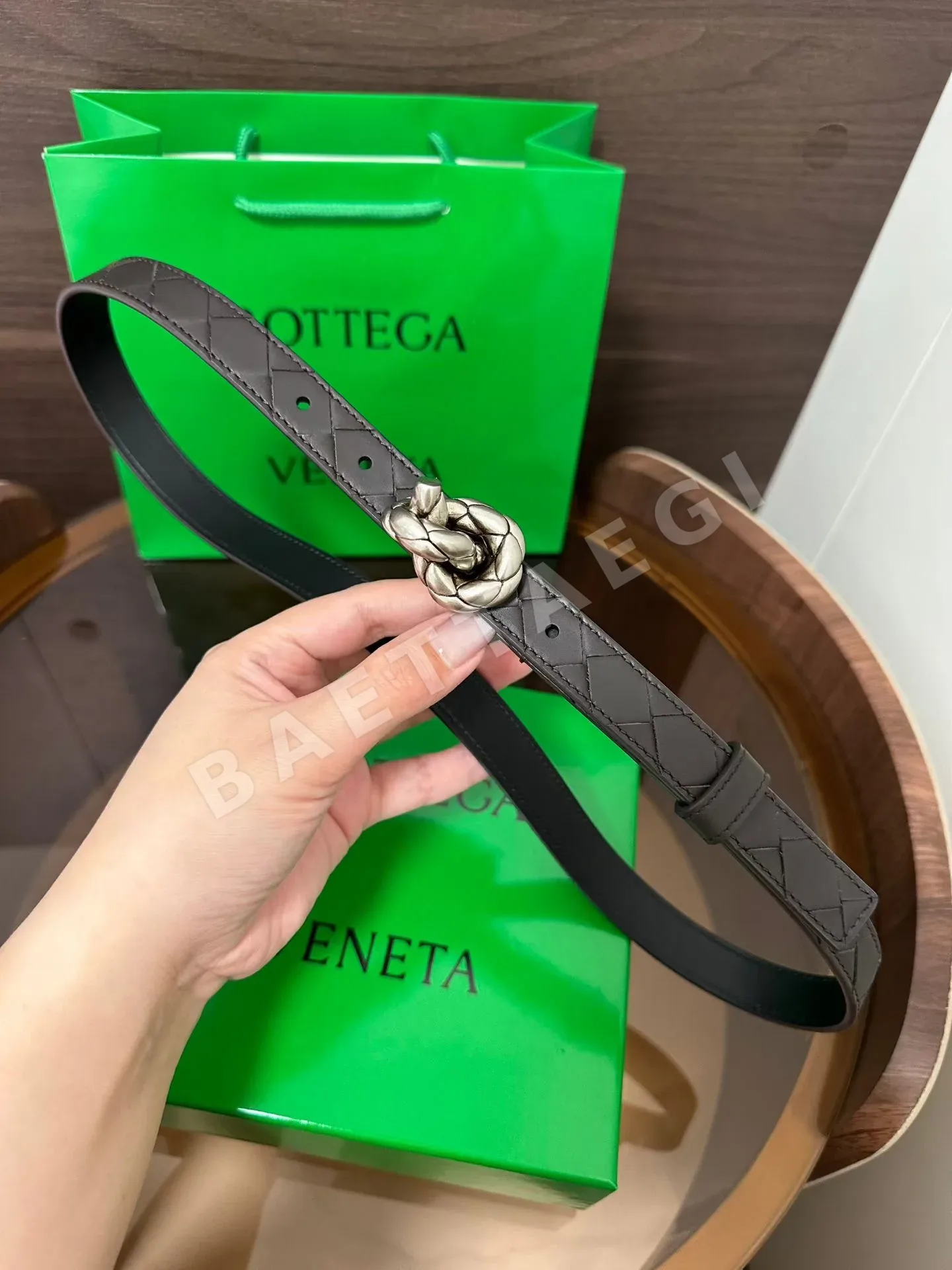 보테가베네타 체크 무늬 카프스킨 여성 벨트 상세 이미지 4