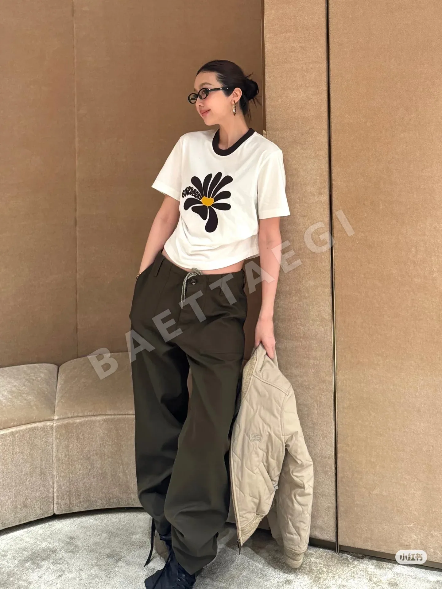 버버리 국화 자수 패치워크 여성 반팔 티셔츠 상세 이미지 18