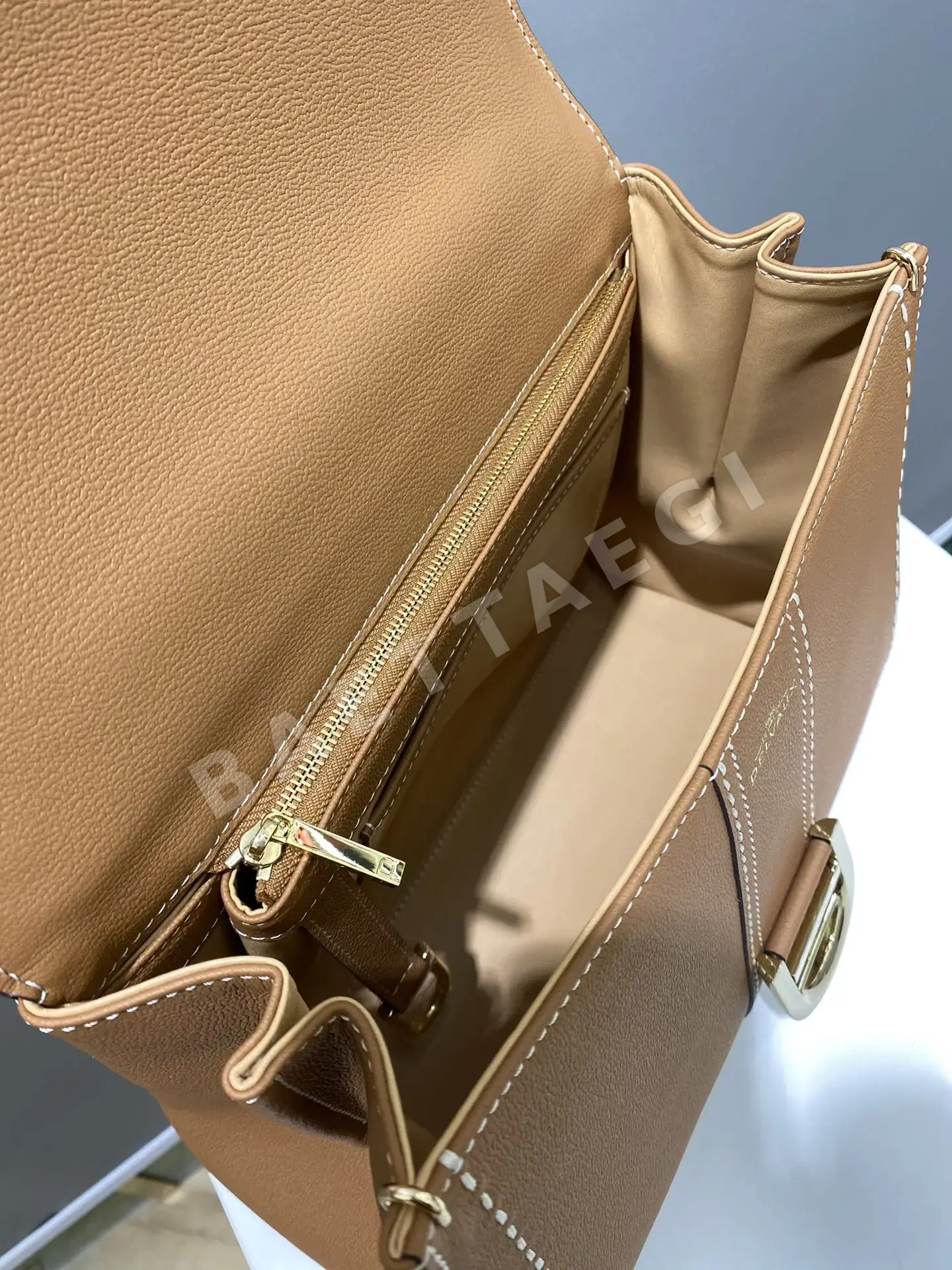 델보 카라멜 양털 안감 미니 숄더백 상세 이미지 7