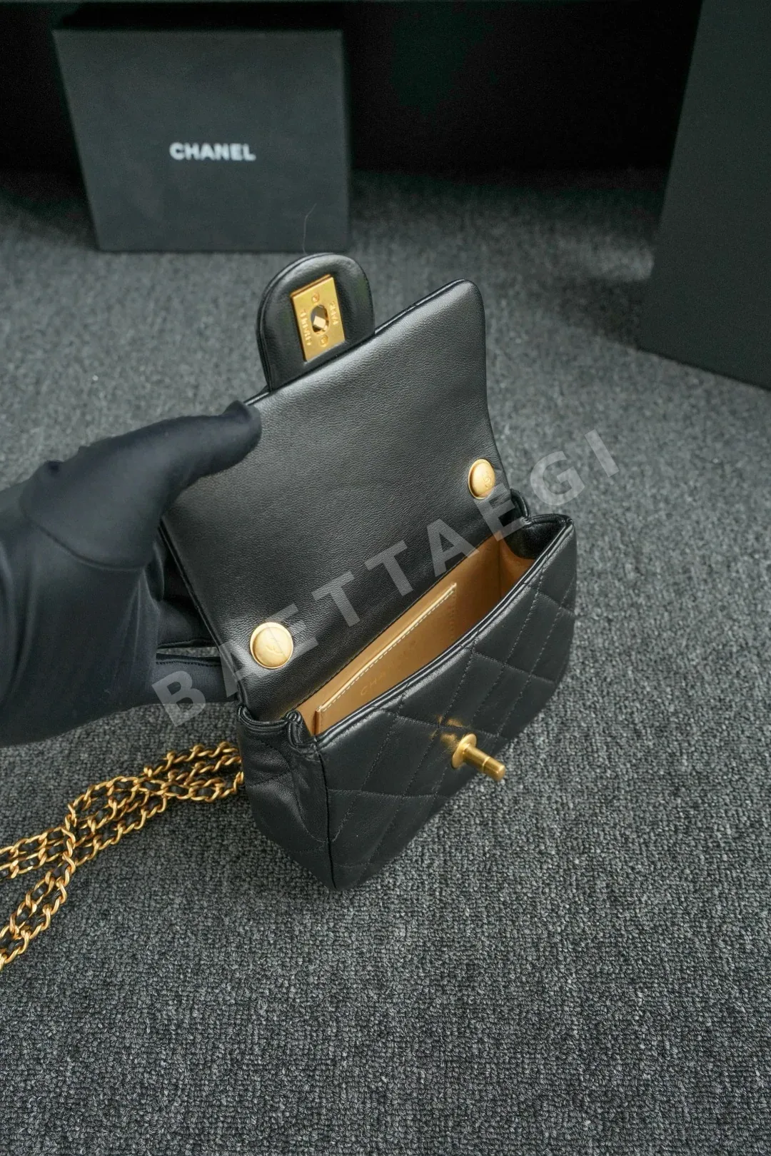 샤넬 블랙 골드 램스킨 더블 펄 체인 가방 상세 이미지 9