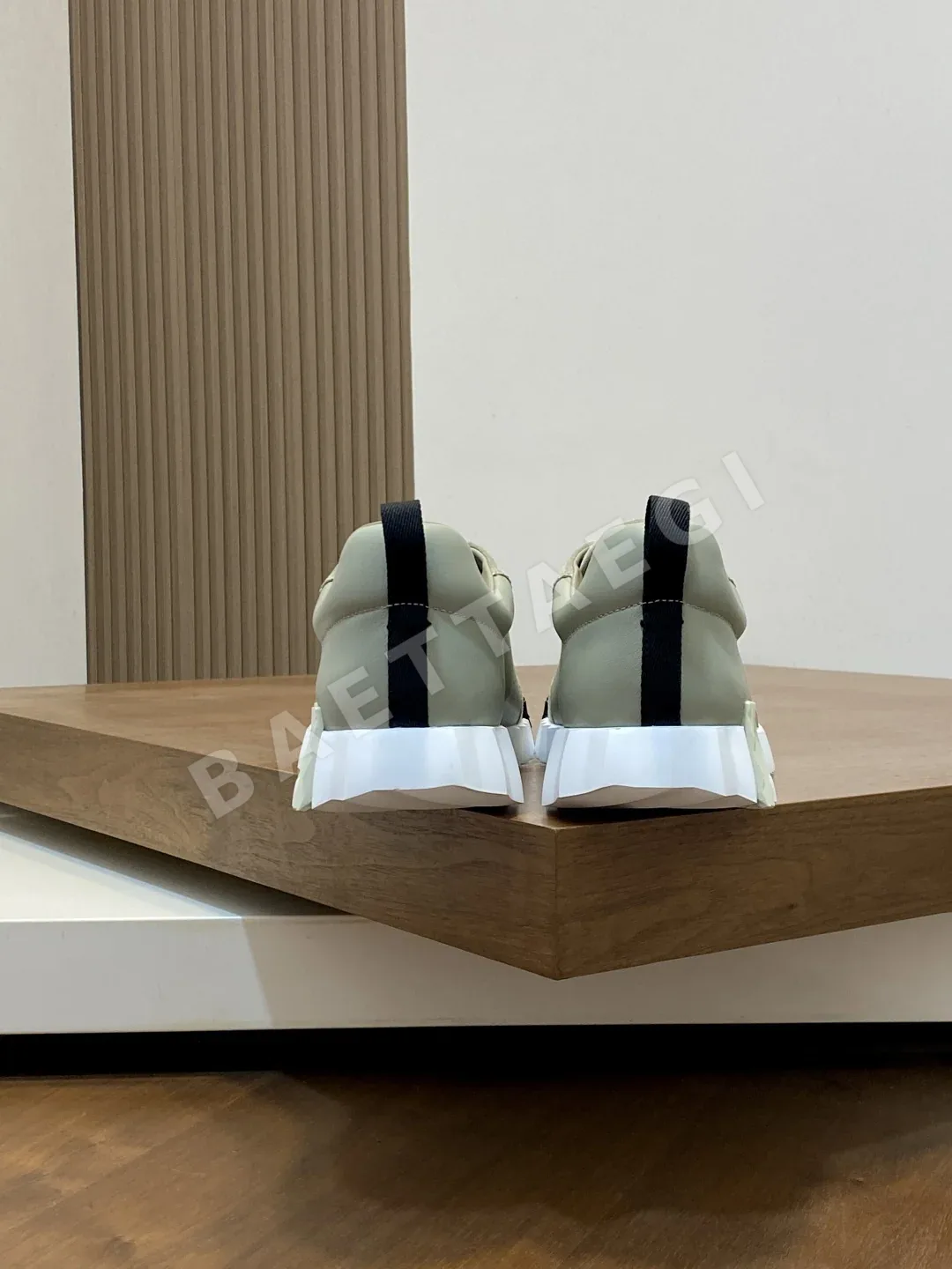 에르메스 바운싱 스니커즈 블랙 가죽 대조 패턴 고무 인서트 상세 이미지 8