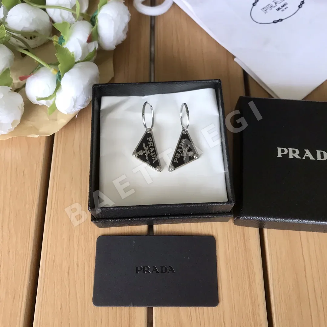 프라다 삼각 귀걸이 상세 이미지 2