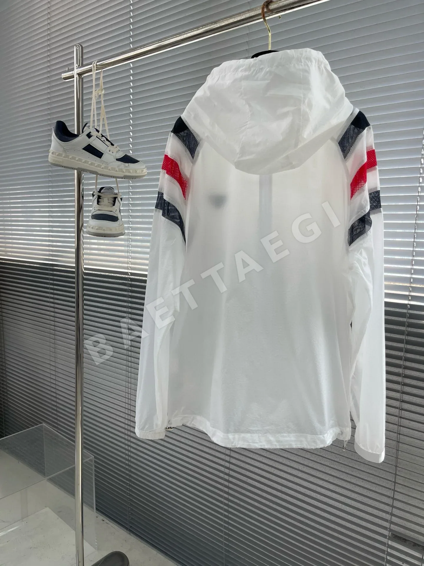 프라다 메시 패널 후드 남성 자켓 상세 이미지 2