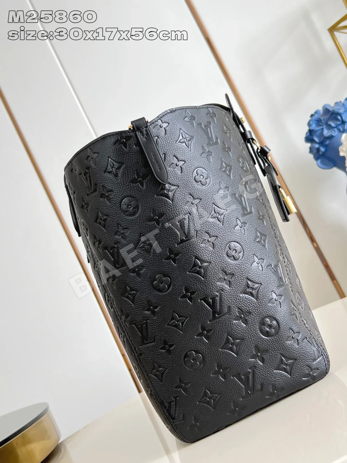 루이비통 엠보싱 블랙 미디엄 토트백 M25860 상세 이미지 3
