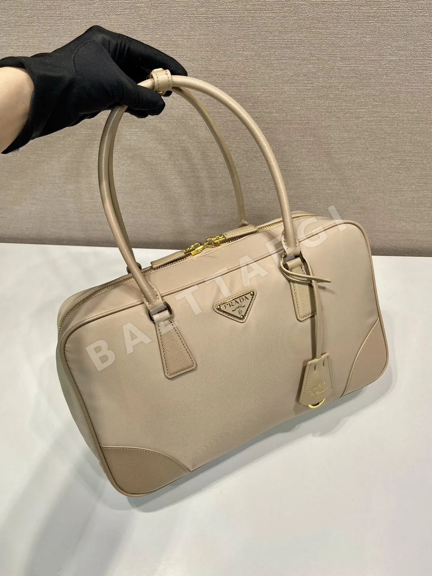 프라다 리사이클 나일론 더블 핸들 사피아노 가죽 핸드백 1BB114 상세 이미지 2