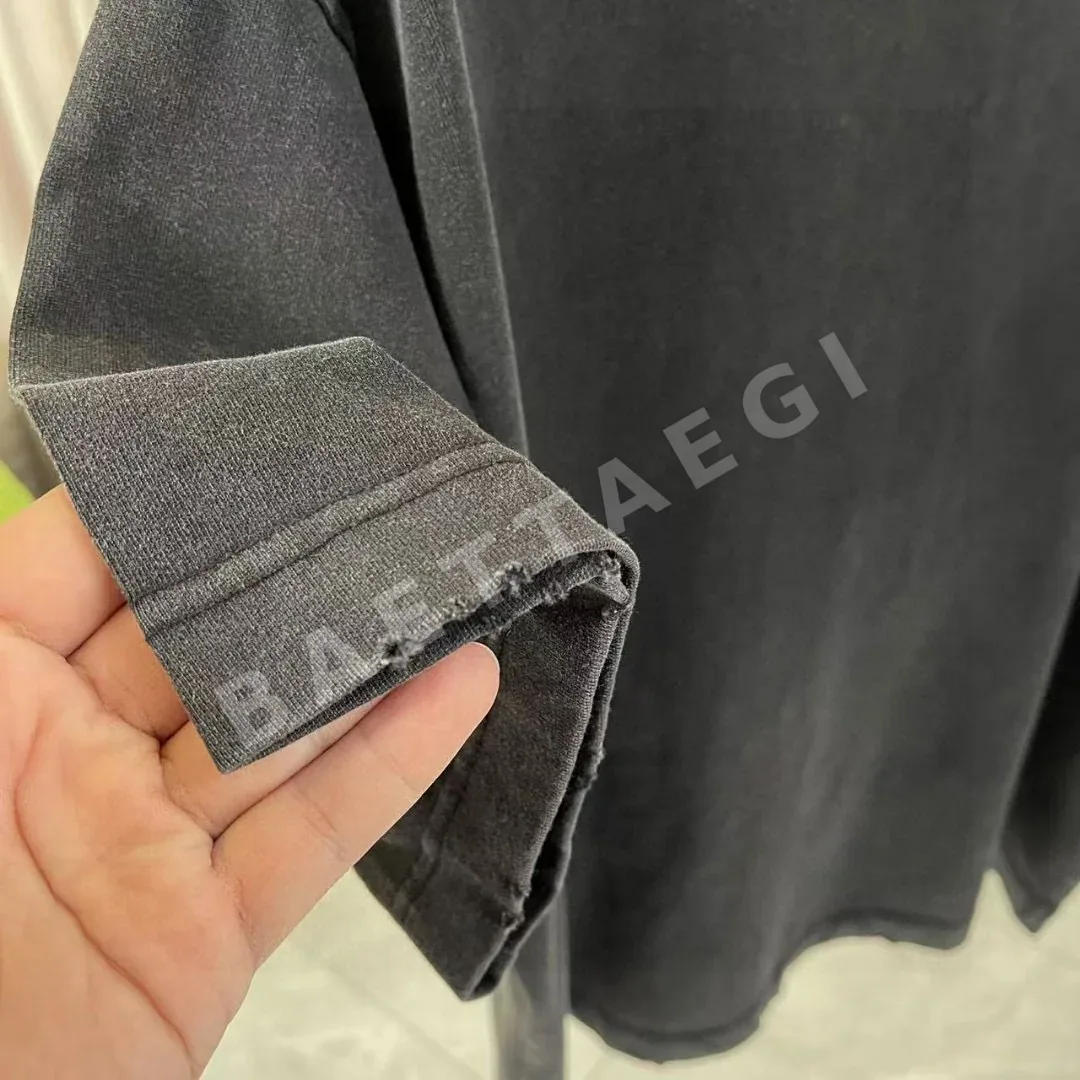 발렌시아가 워시 데미지 가공 로고 프린트 반팔 티셔츠 상세 이미지 6