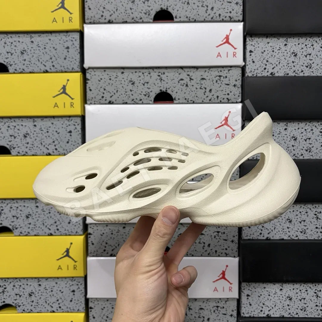 아디다스 [LW] 이지 폼 RNNR FY4567 200645 Adidas Yeezy Foam RNNR Sand 상세 이미지 6