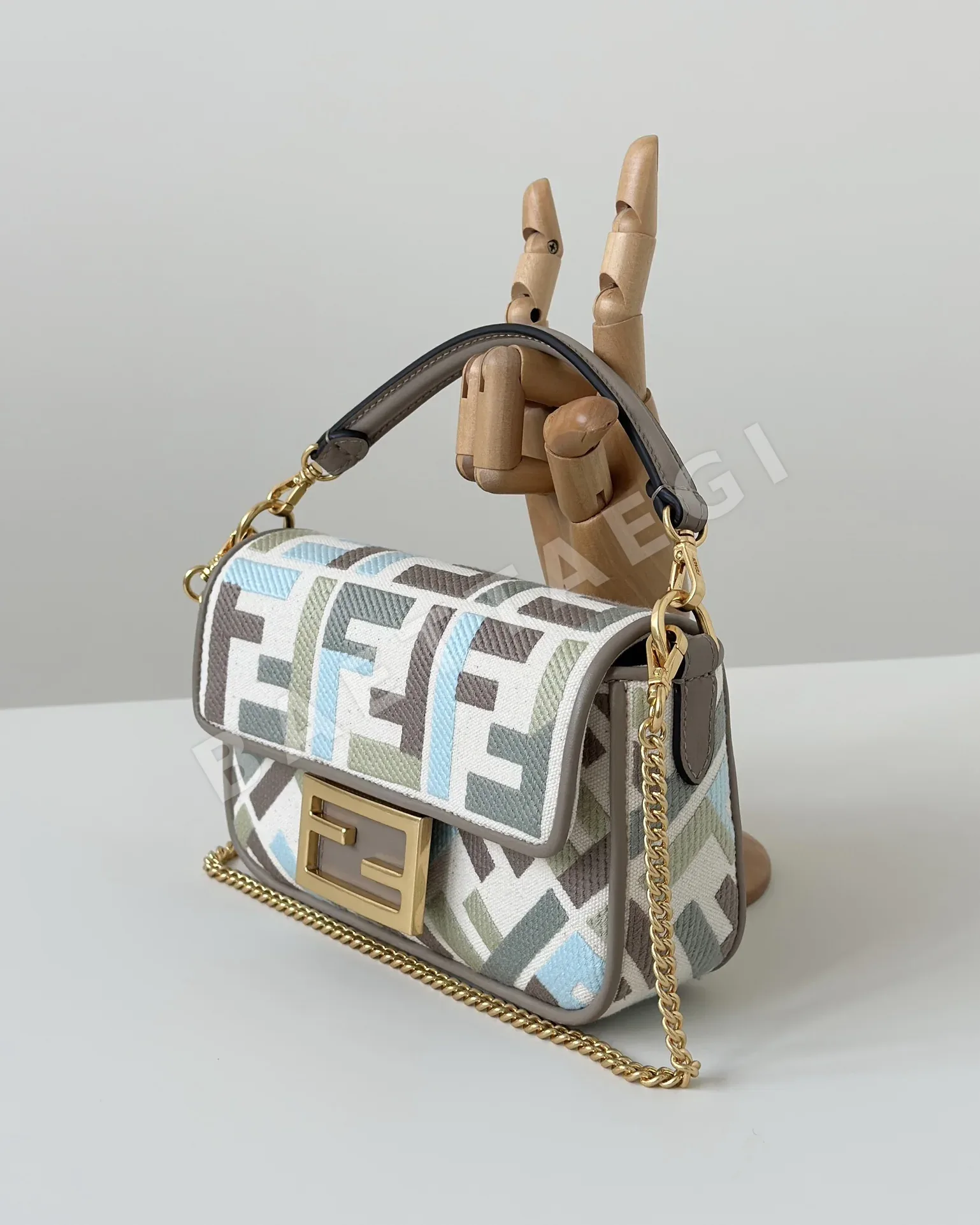 펜디 3D 자수 캔버스 체인 숄더백 0159 BS 상세 이미지 2