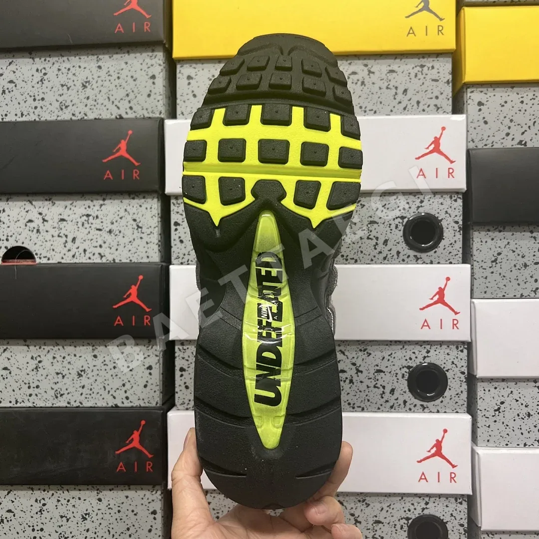 나이키 [GX] 에어 맥스 95 SP 그린 IB4523-004 201268 Nike Air Max 95 SP Undefeated Geo NYC 상세 이미지 3