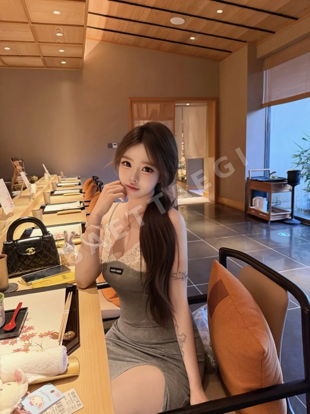 미우미우 레이스 트림 그레이 멜빵 원피스 상세 이미지 9