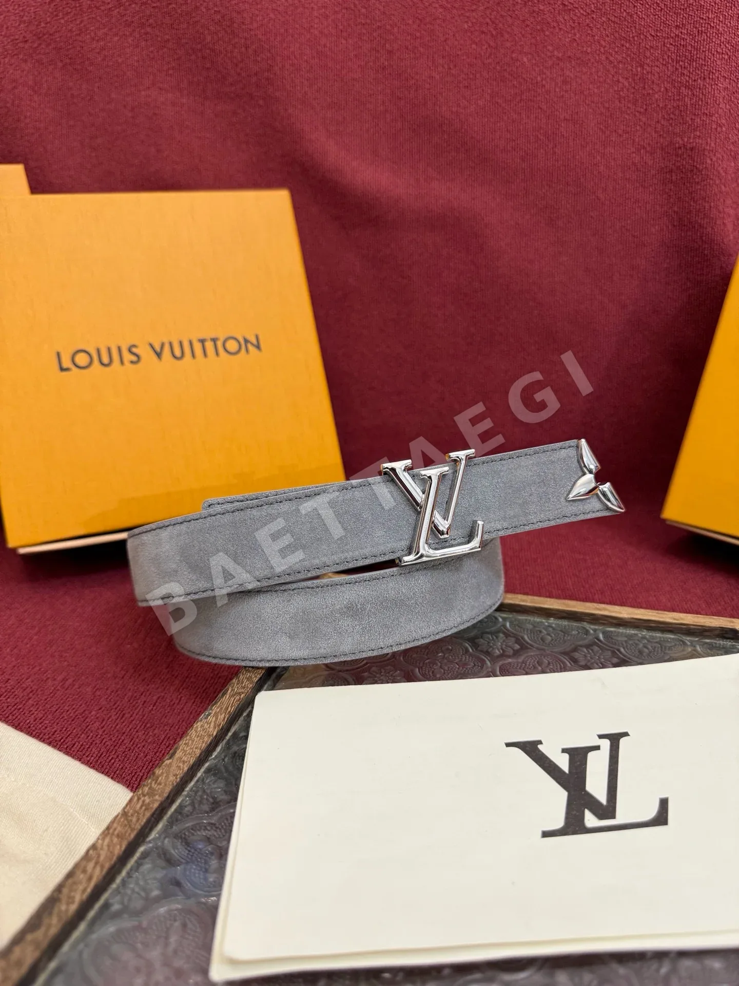 루이비통 LV 이니셜 골드 버클 스웨이드 벨트 상세 이미지 8