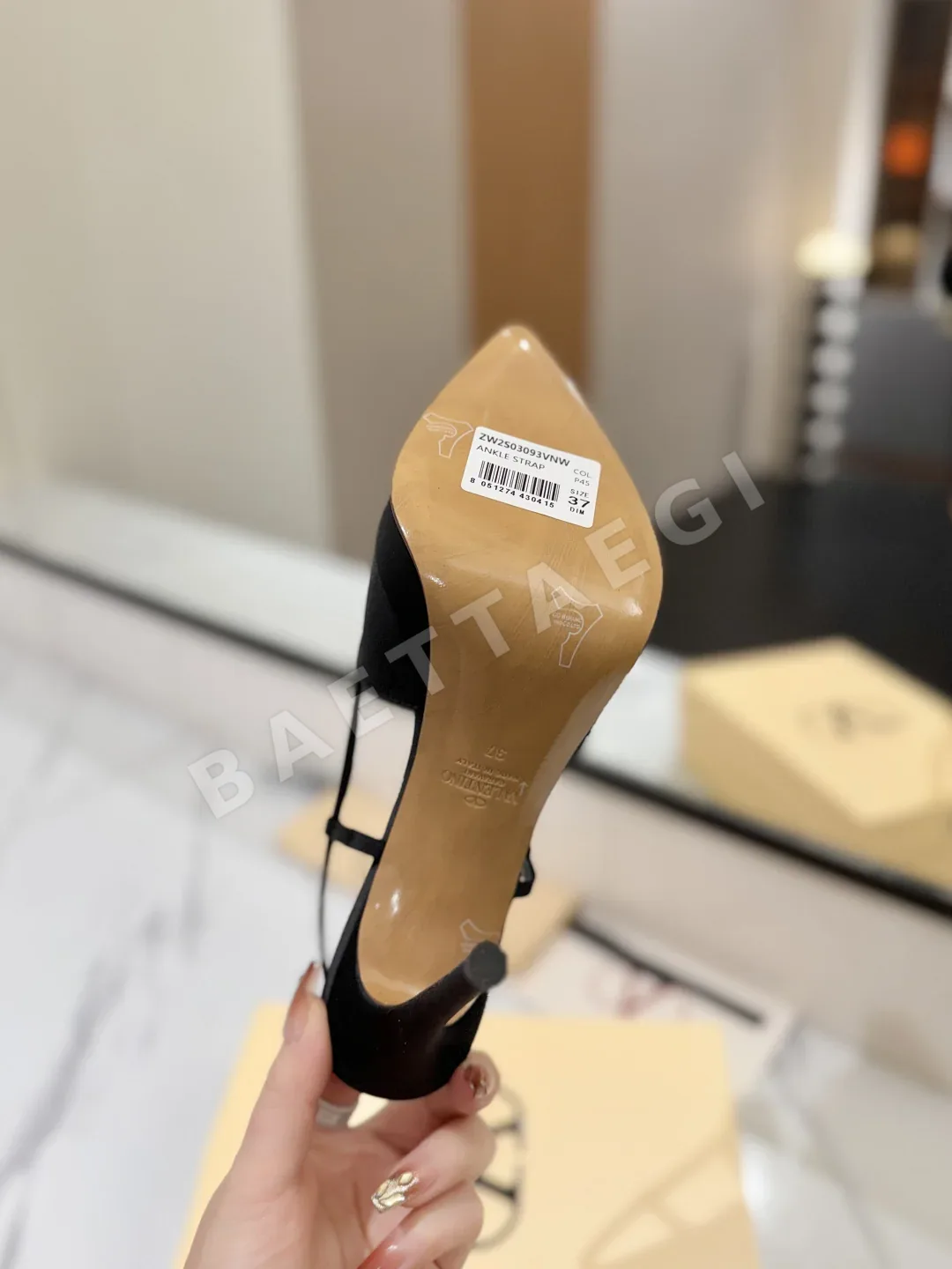 발렌티노 V 로고 버클 하이힐 샌들 상세 이미지 9
