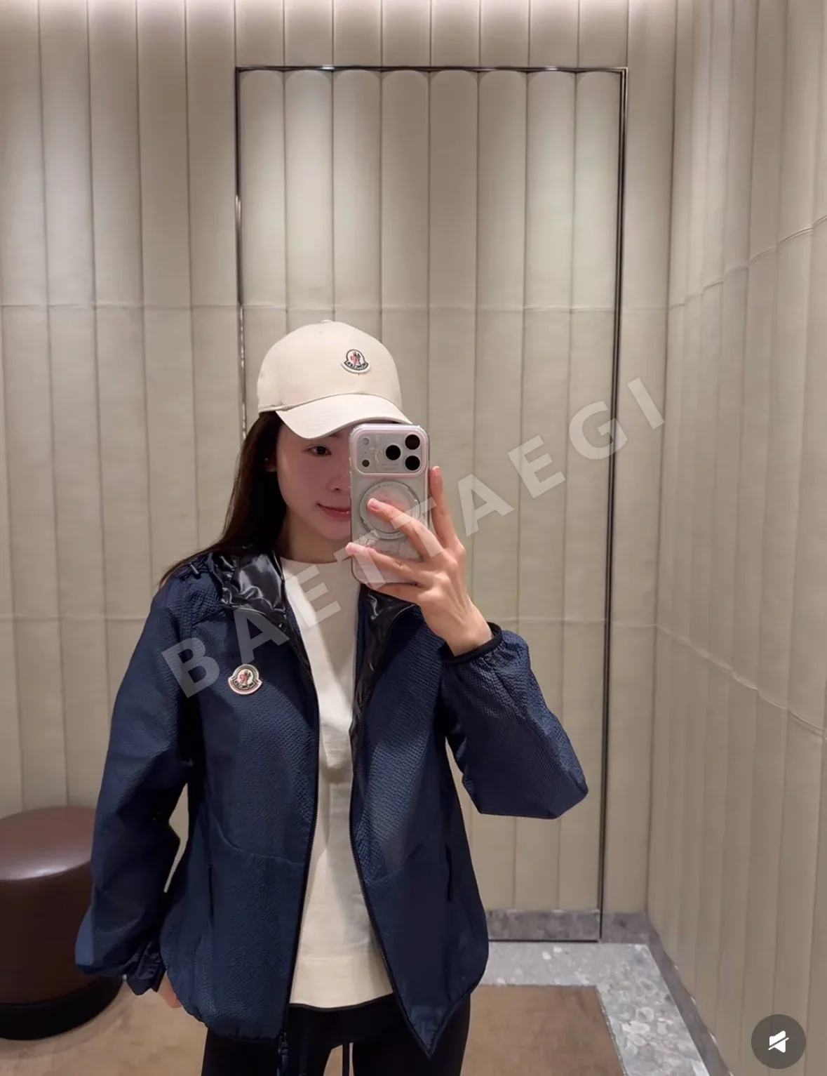 몽클레르 후드 크롭 자켓 여성용 132110