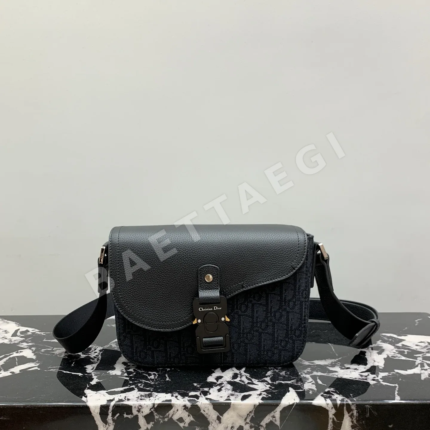 디올 Saddle 새들 스몰 플랩 스트랩백 169263