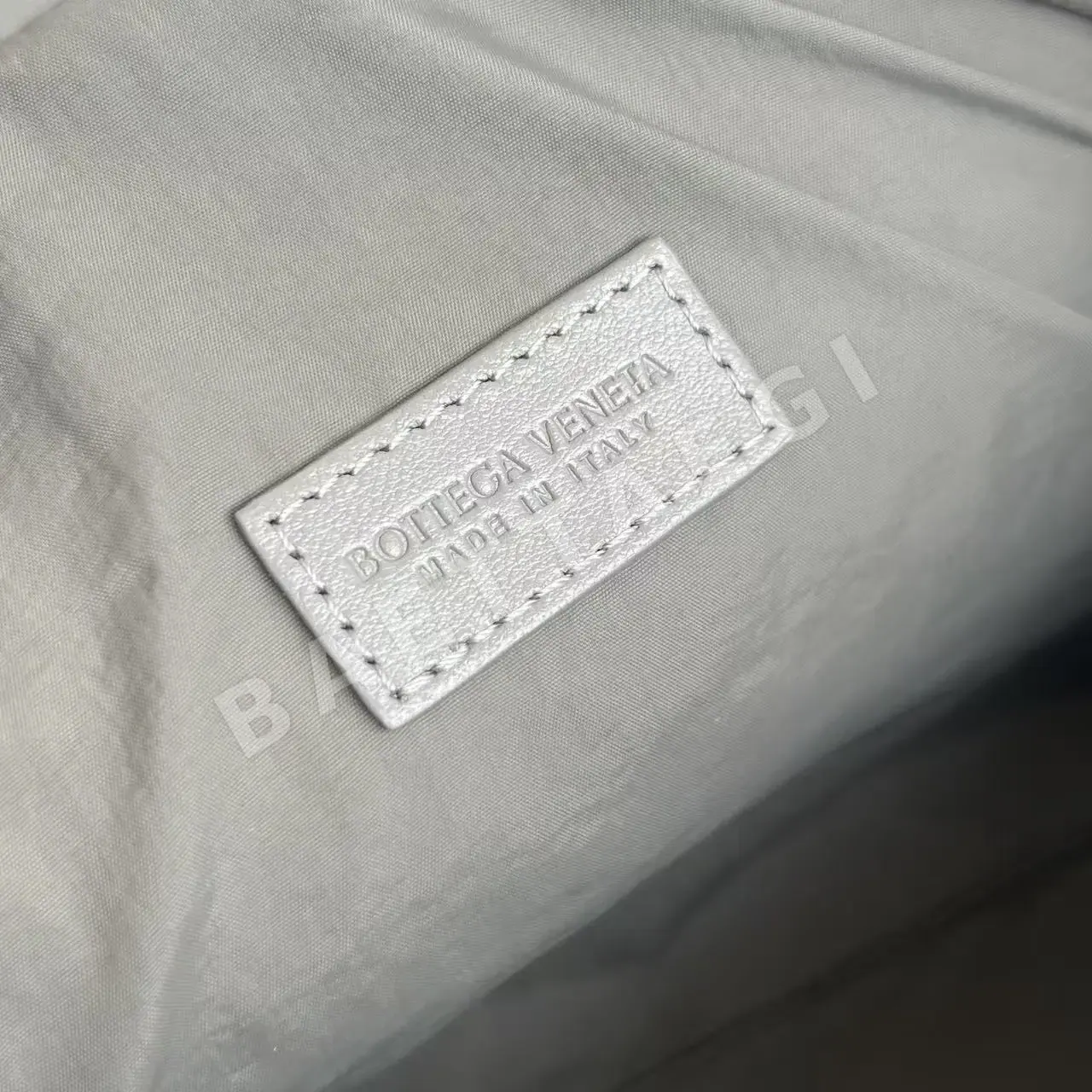 보테가베네타 가죽 드로스트링 체인 백 상세 이미지 8