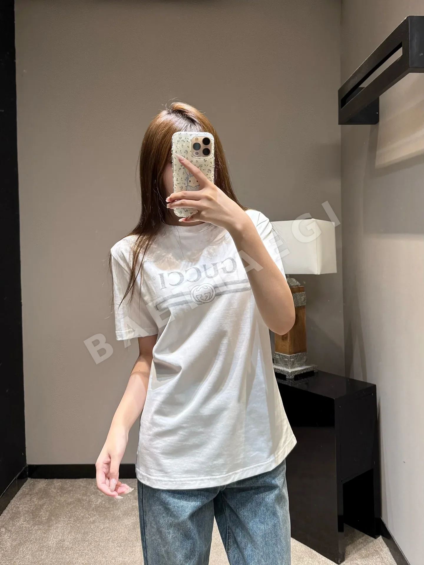 구찌 레터 프린트 크루넥 반팔 티셔츠 상세 이미지 1