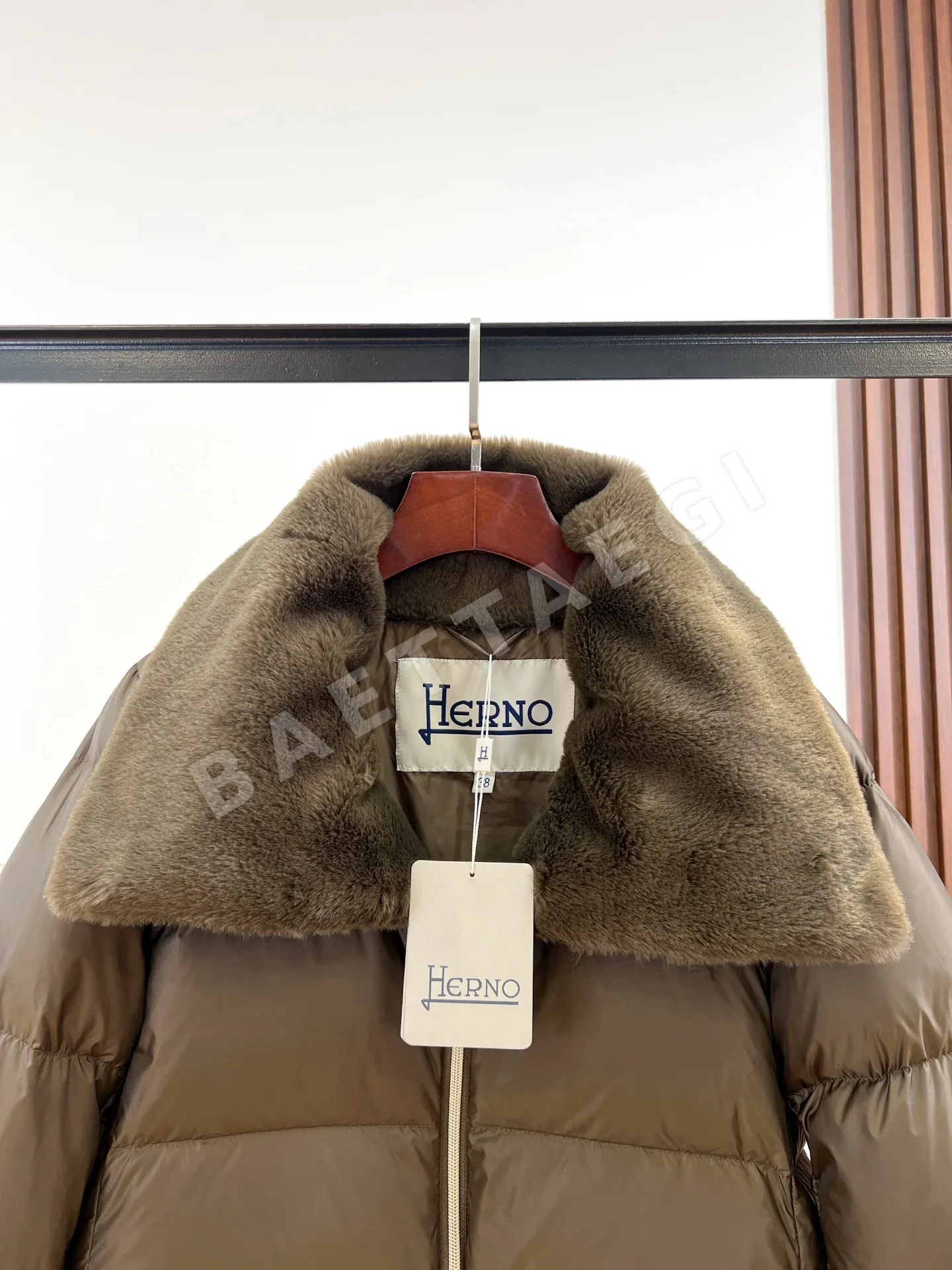 에르노 화이트 구스다운 여성 패딩 AH-801 상세 이미지 3