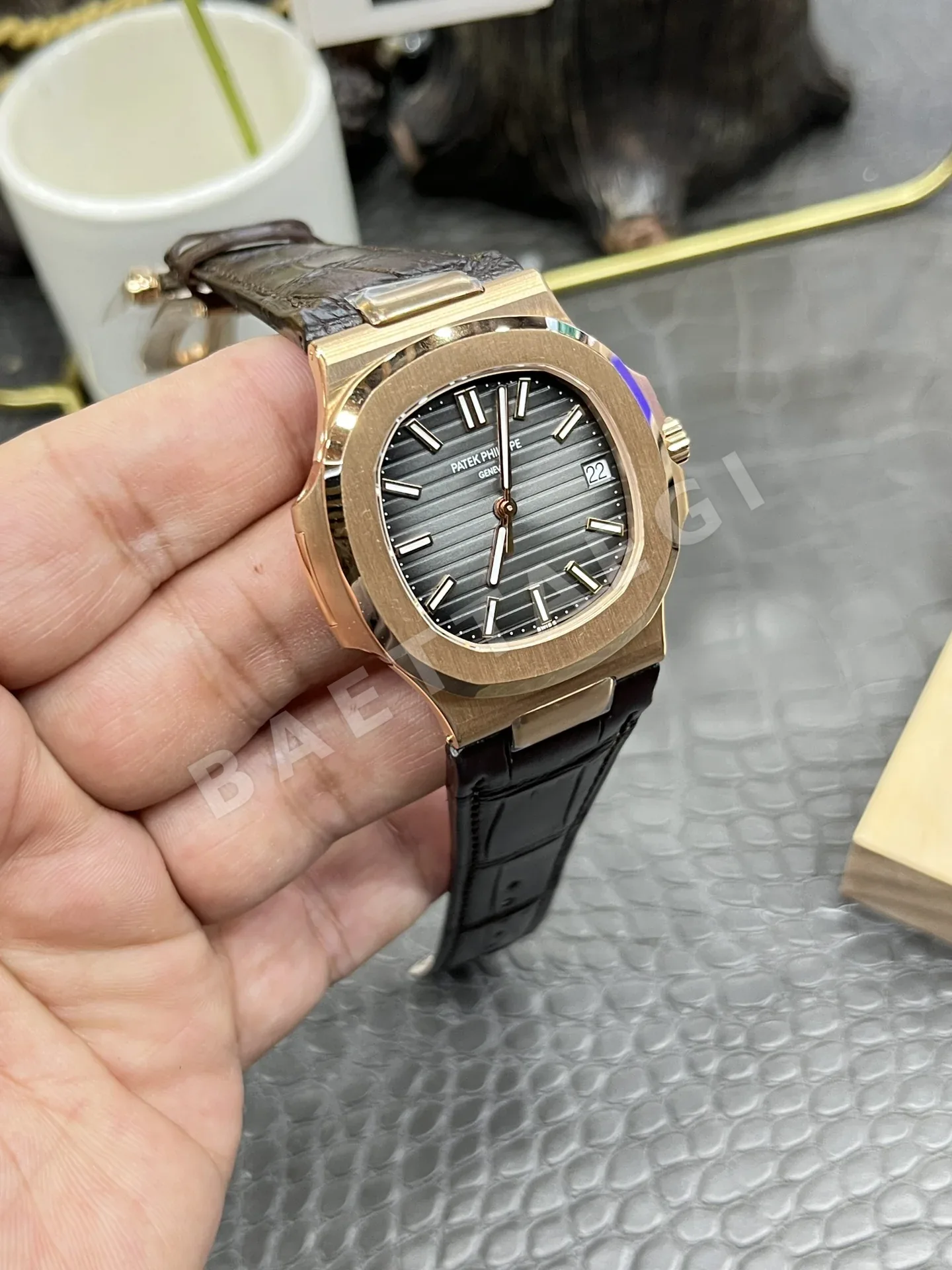 파텍필립 노틸러스 5711 자동 레더스트랩 그레이 다이얼 로즈골드 3K 공장 레플리카 43986 Patek Philippe 상세 이미지 4