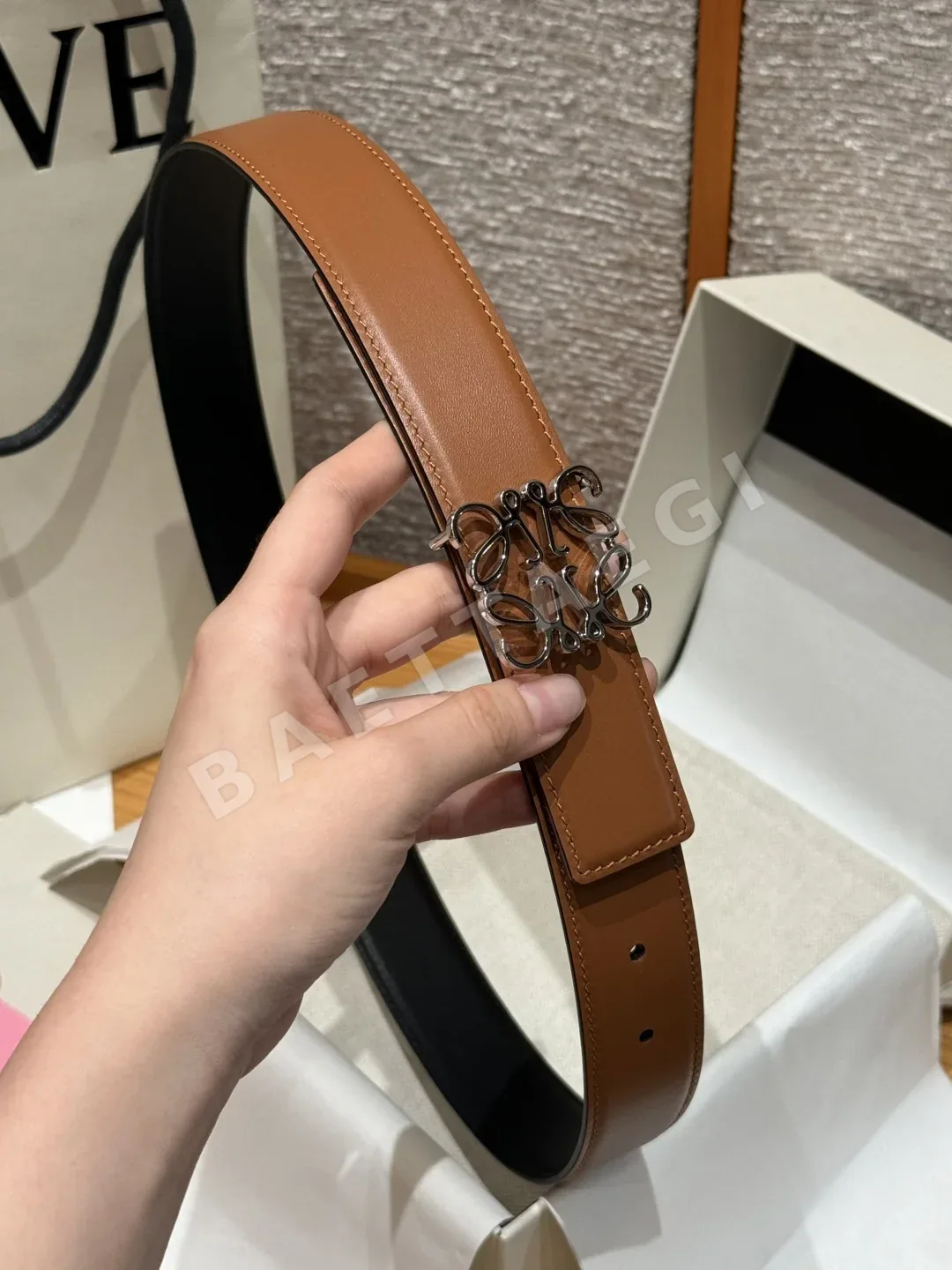 로에베 아나그램 양면 가죽 벨트 상세 이미지 4
