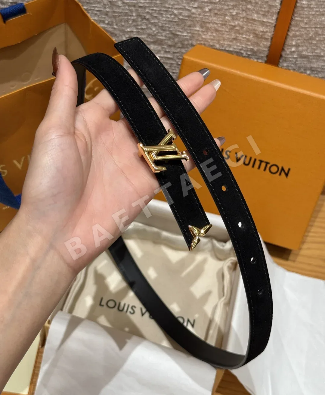 루이비통 리버서블 20mm 스웨이드 가죽 벨트 상세 이미지 4