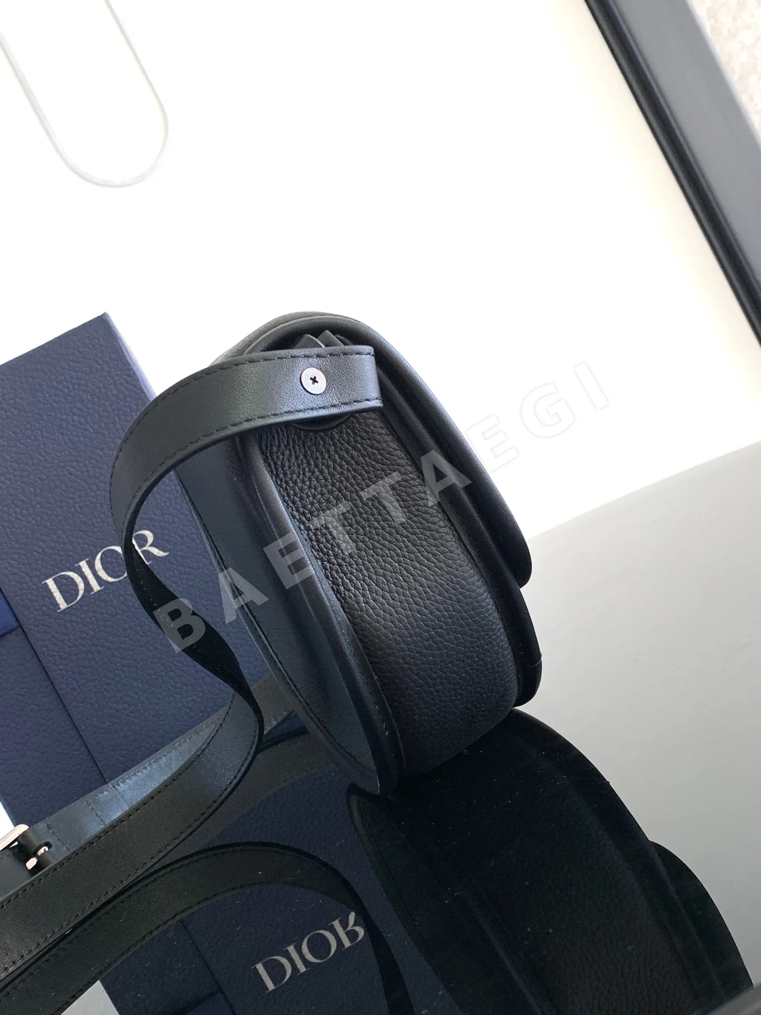 디올 갤로프 미니 새들 메신저 가방 상세 이미지 2