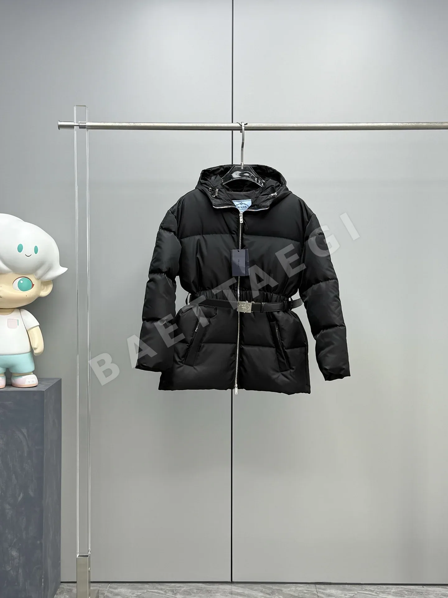프라다 리사이클 나일론 후드 벨트 여성 패딩 188629