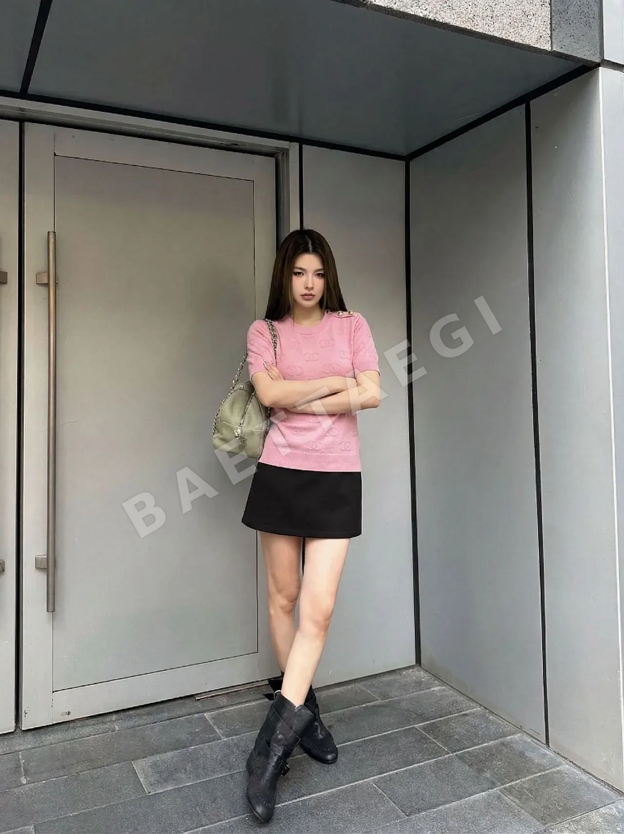 샤넬 더블 C 자카드 슬림핏 크루넥 반팔 니트
