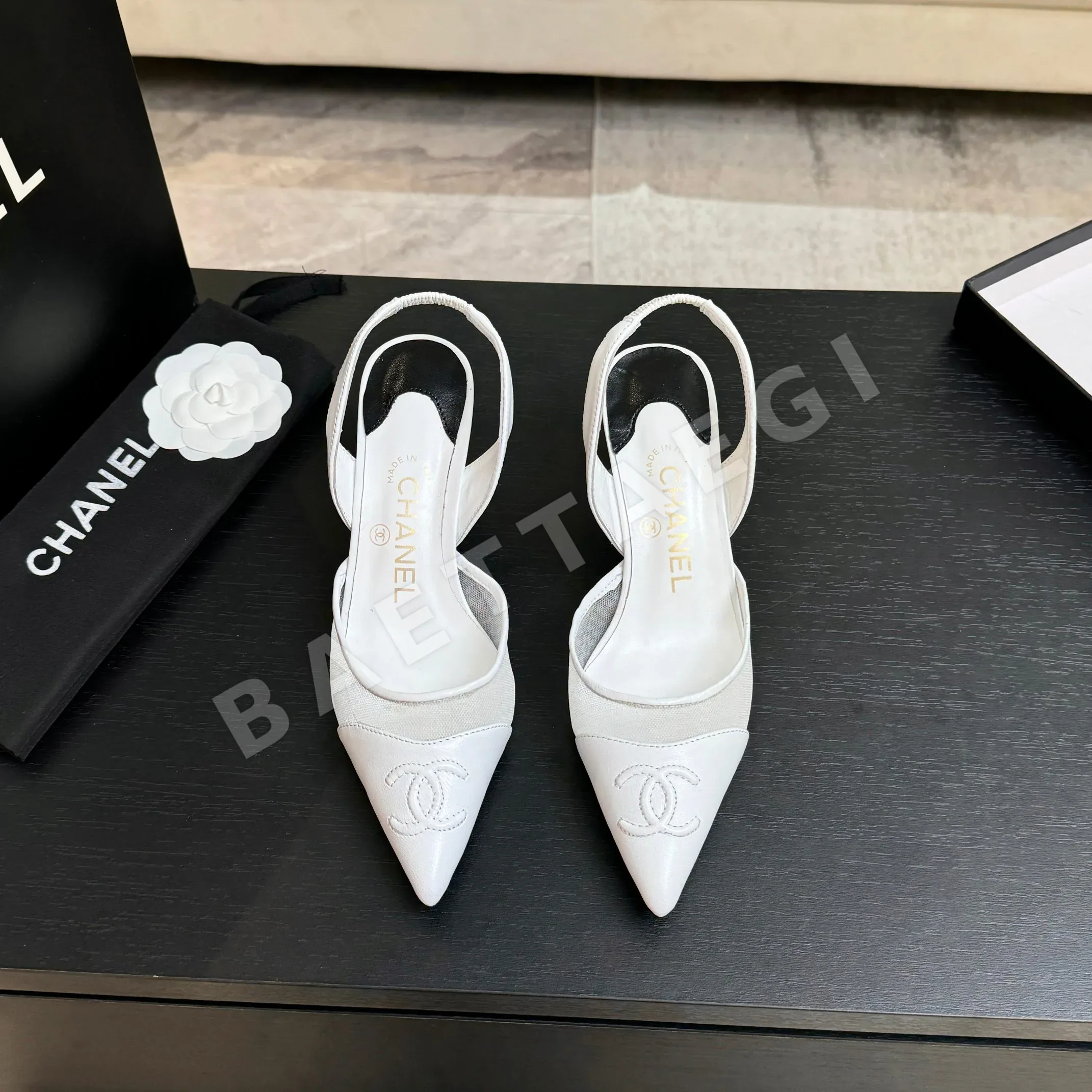 샤넬 더블 C 로고 키튼 힐 오픈 백 샌들 98433