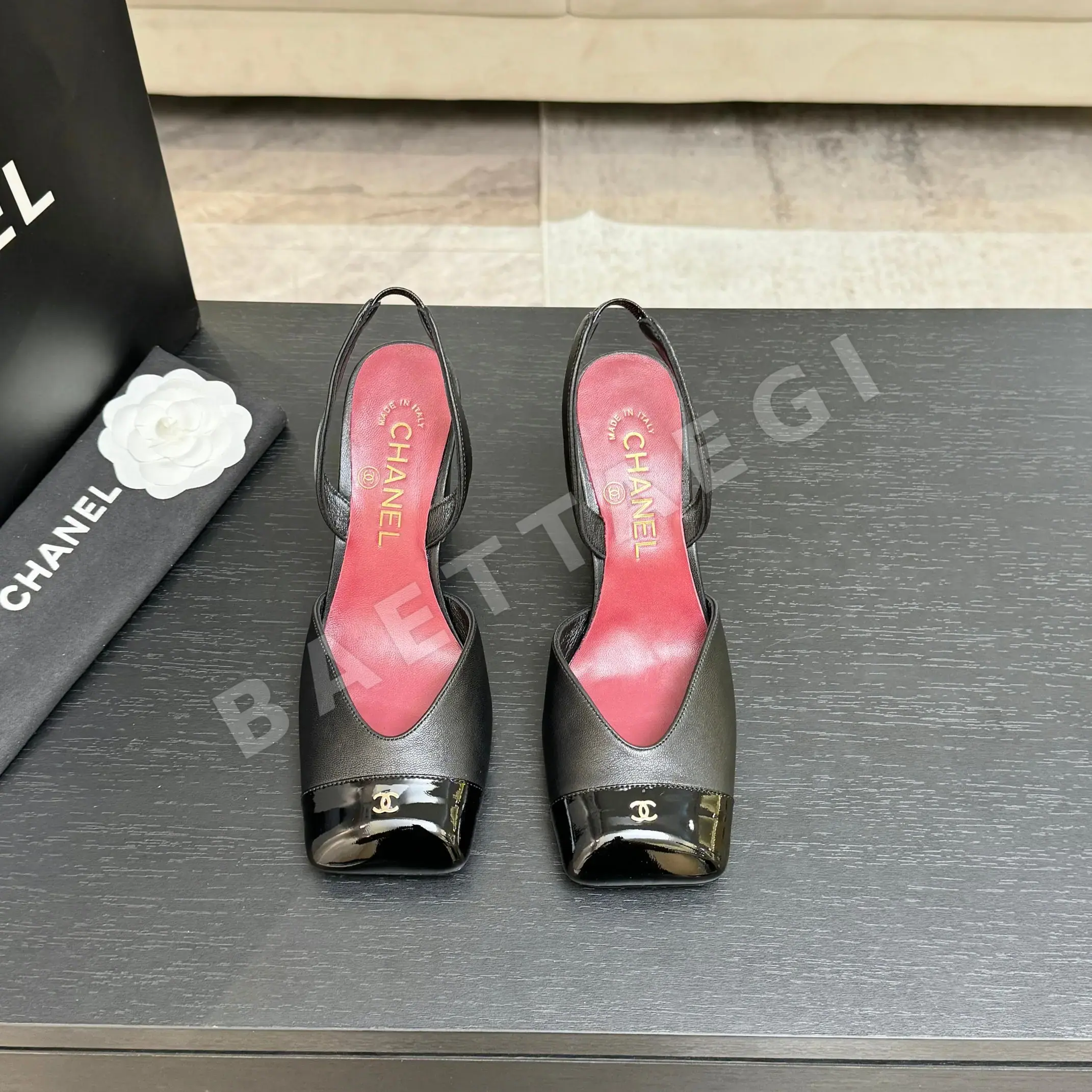 샤넬 더블 C 스티치 스퀘어토 백리스 샌들 98618