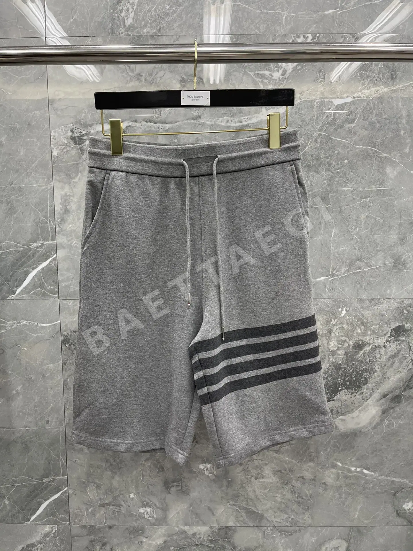 톰브라운 컬러 블록 코튼 남성 반바지 40430