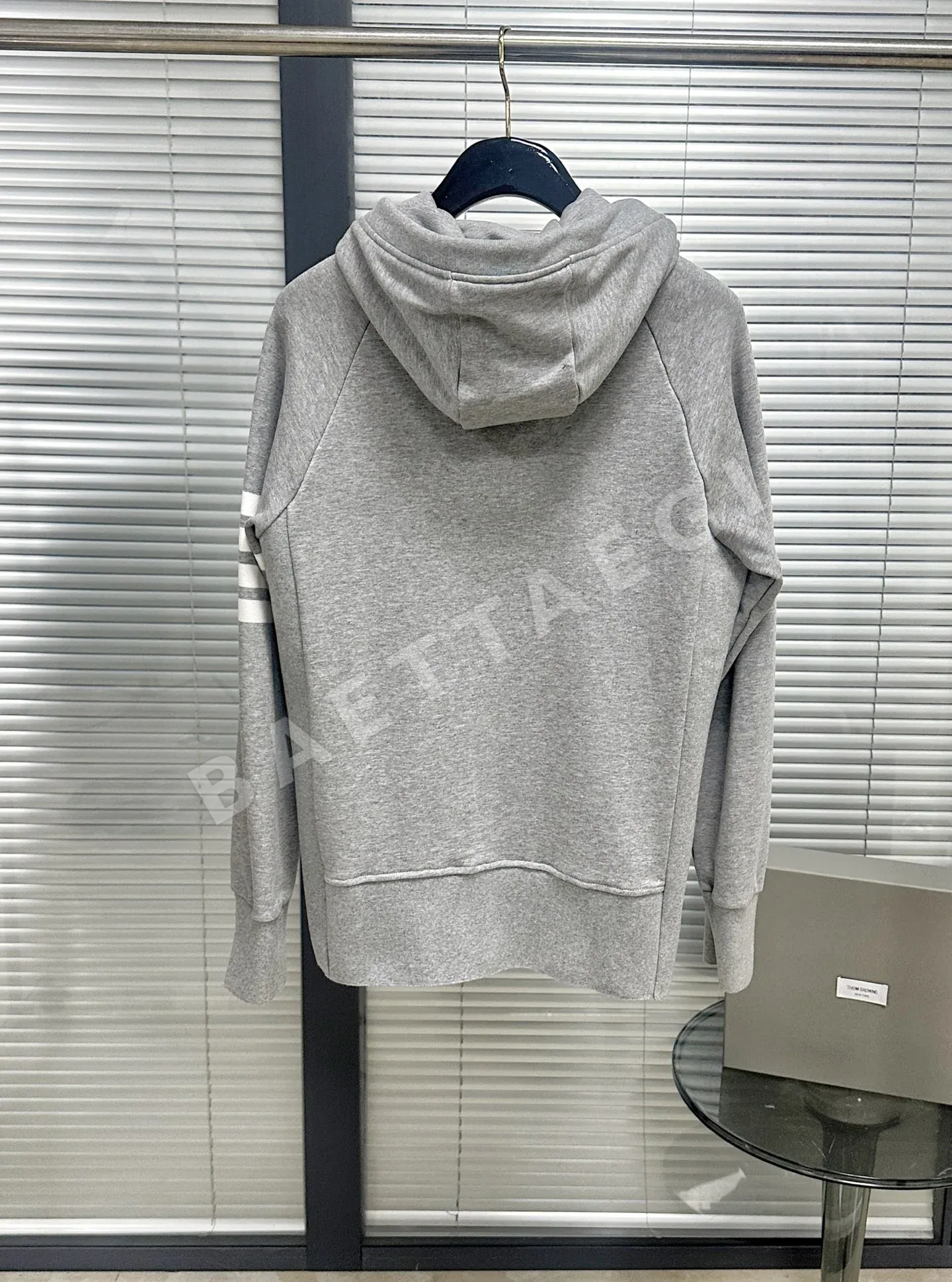 톰브라운 TB 실 염색 4바 스트라이프 남성 후드 자켓 상세 이미지 3