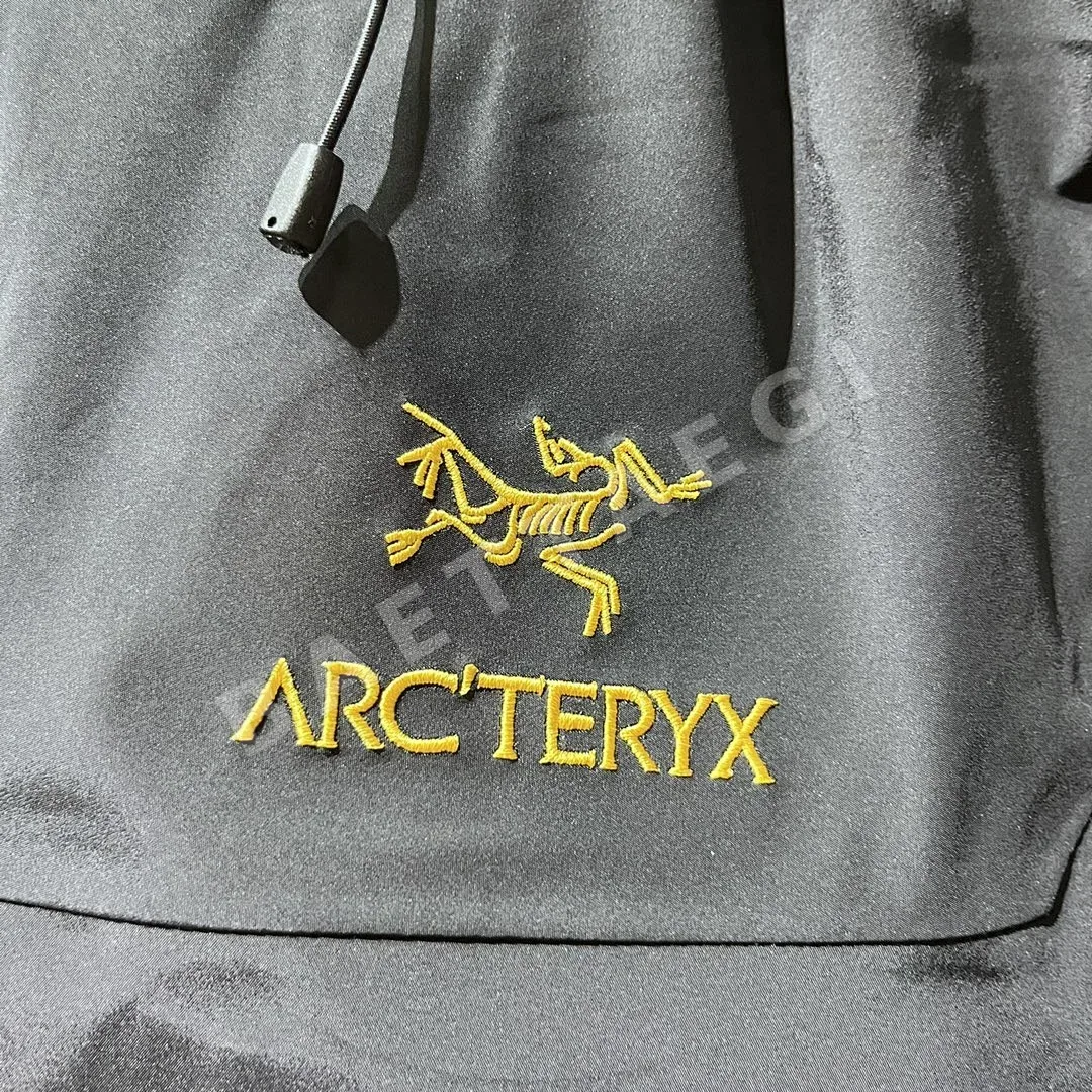 아크테릭스 [TZ] 알파 SV 자켓 6세대 블랙 골드 200130 Arc'teryx Alpha SV Jacket 6 24K Black 상세 이미지 4