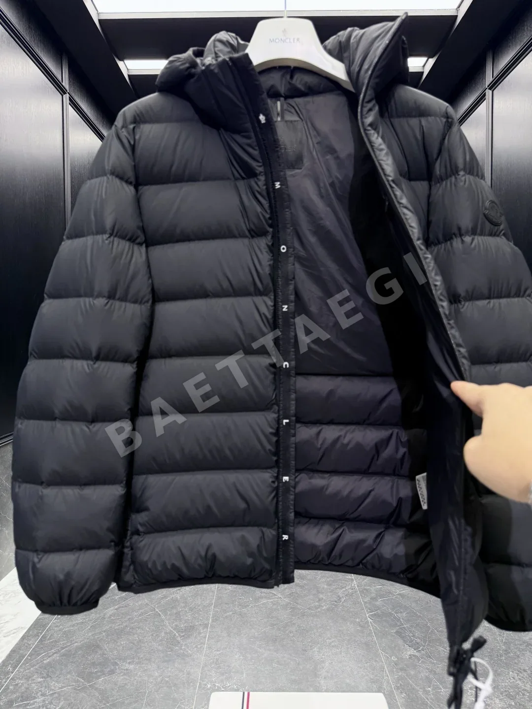 몽클레르 젤루즈 쇼트 다운 자켓 블랙 상세 이미지 8