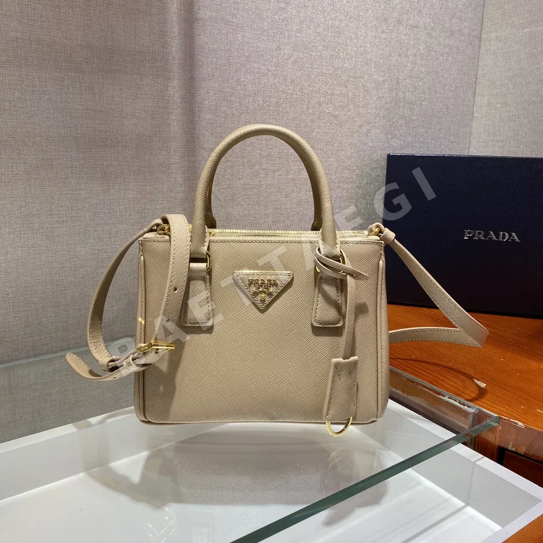 프라다 가레리아 사피아노 레더 미니 핸드백 1BA906