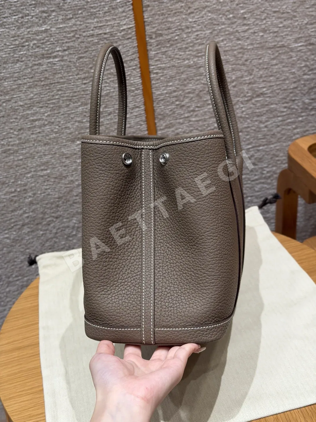 에르메스 가든파티 30 cm 가죽 지갑 상세 이미지 2