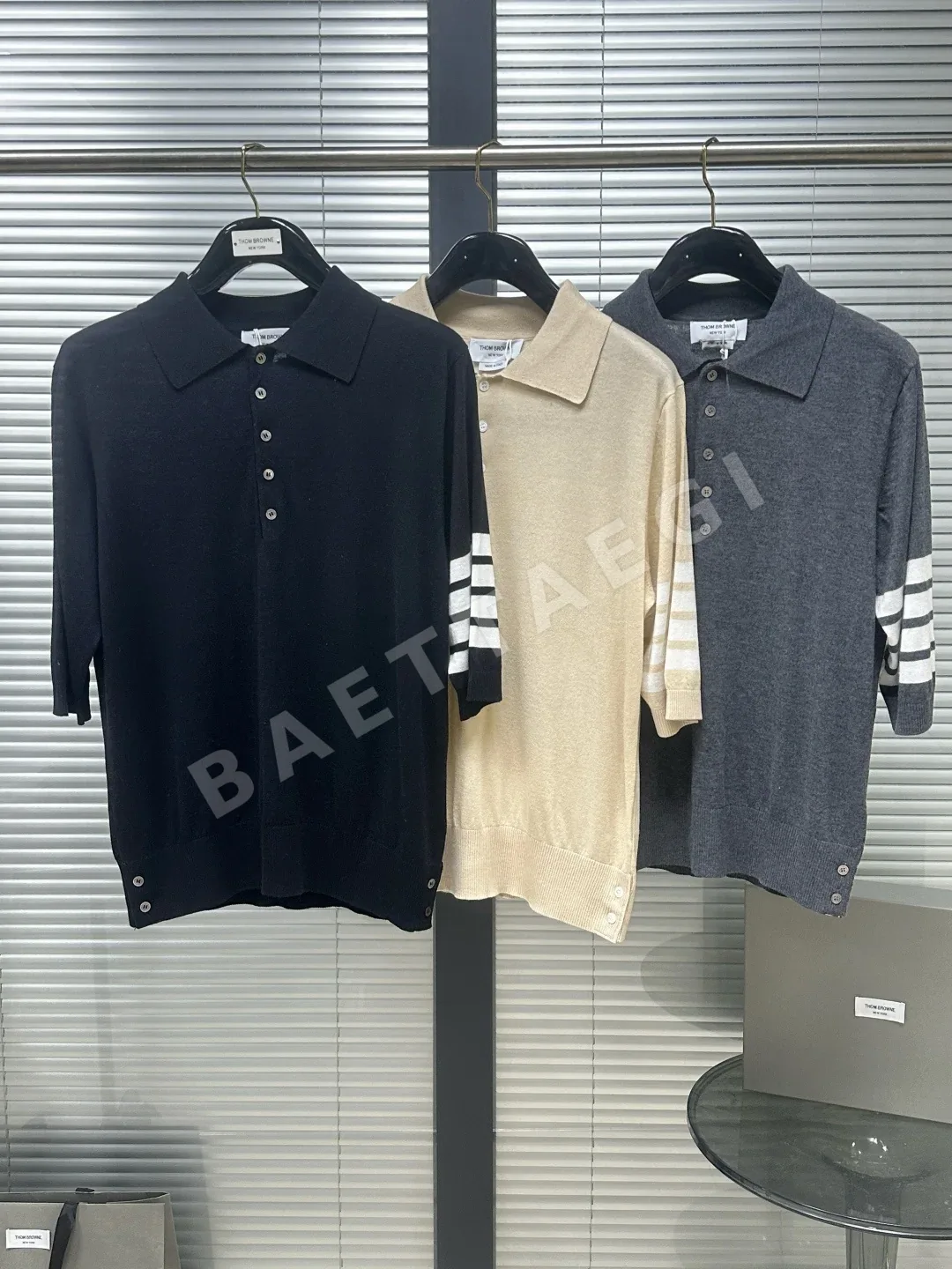 톰브라운 울 반팔 폴로셔츠 상세 이미지 2