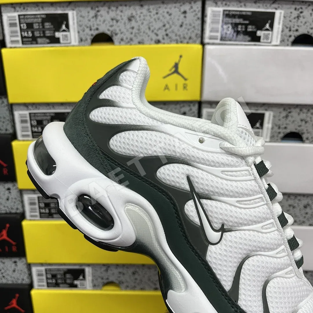나이키 [DF] 에어 맥스 플러스 블랙 그린 FV6057-100 201066 Nike Air Max Plus 상세 이미지 8