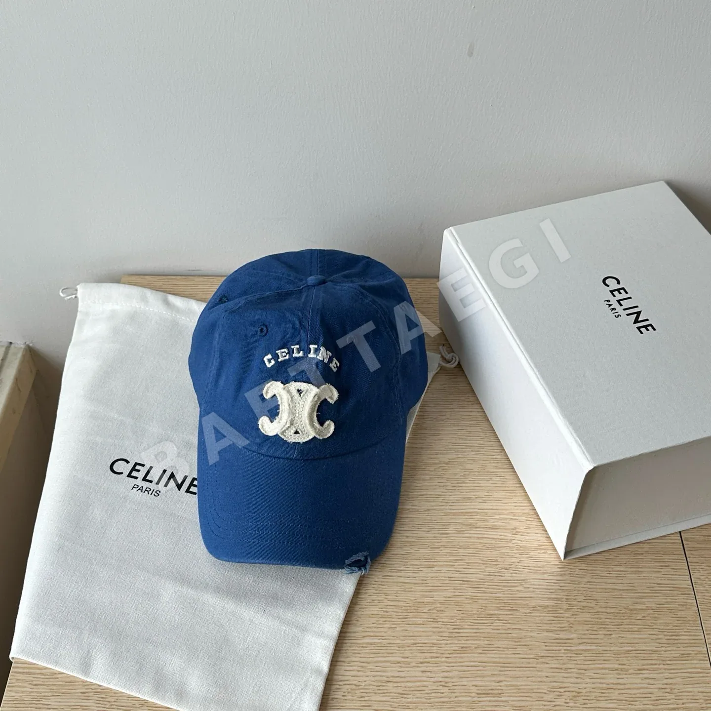 셀린느 개선문 자수 워시드 베이스볼캡 83988