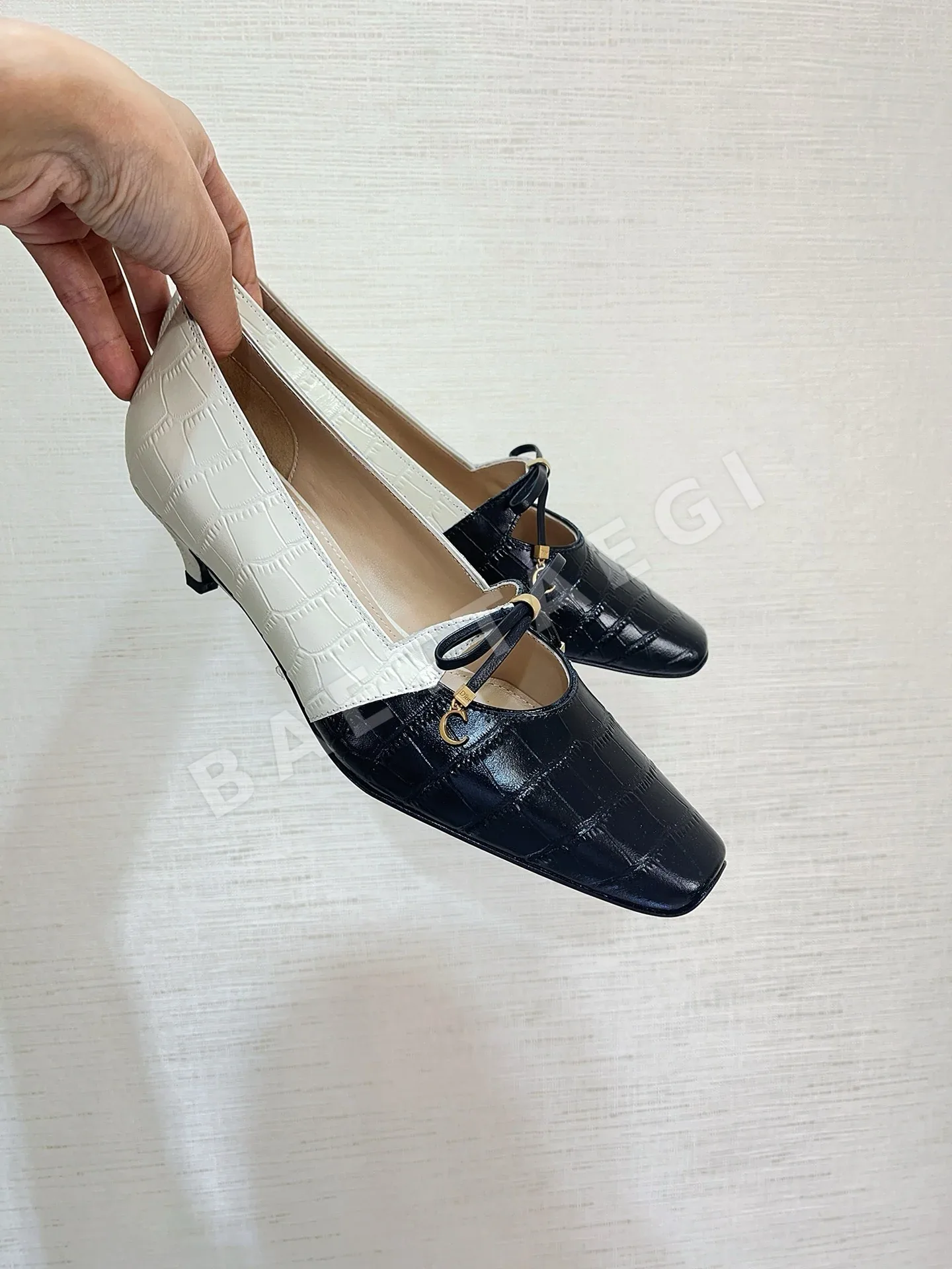 디올 스퀘어토 악어무늬 가죽 하이힐 상세 이미지 2