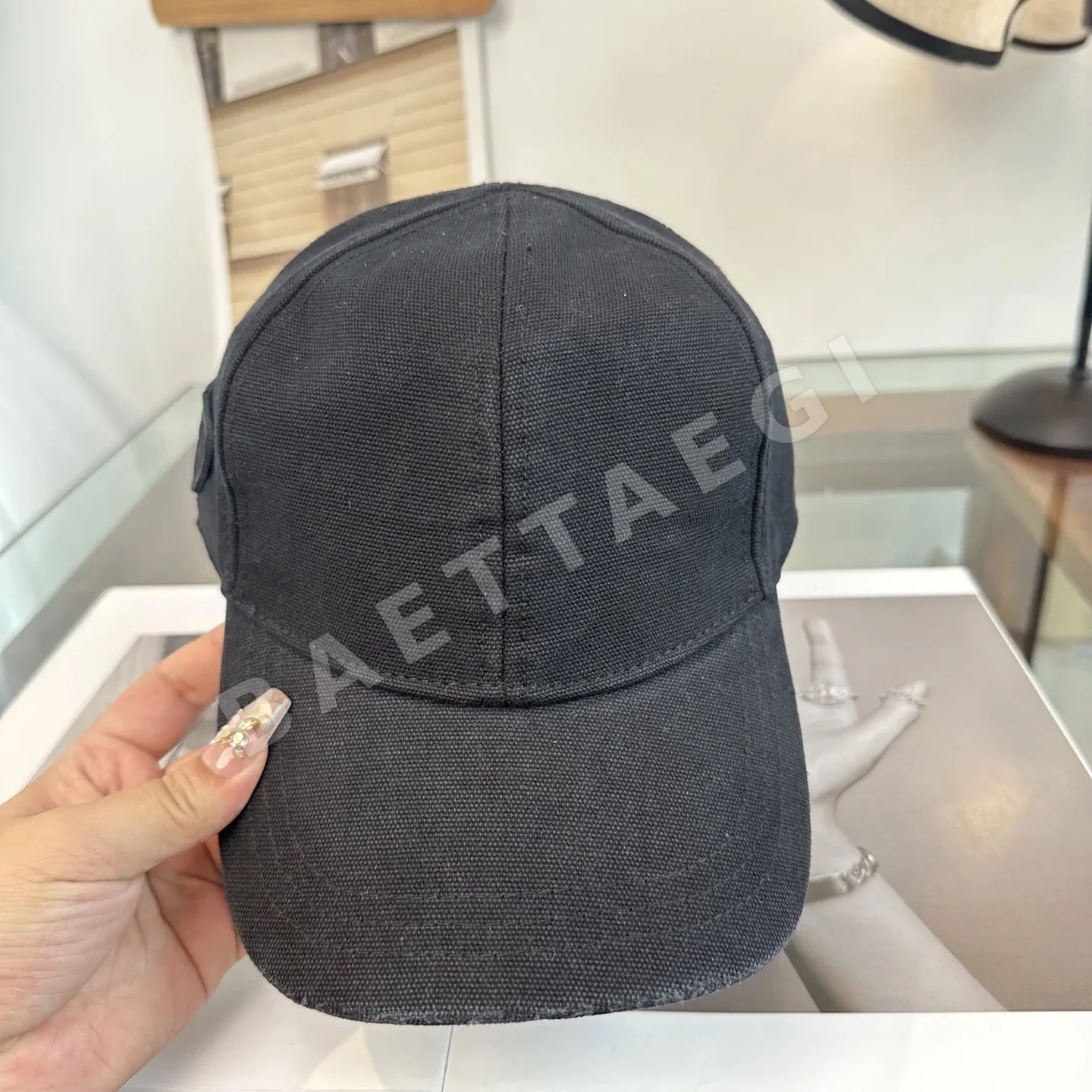 프라다 삼각 로고 베이스볼 캡 상세 이미지 5