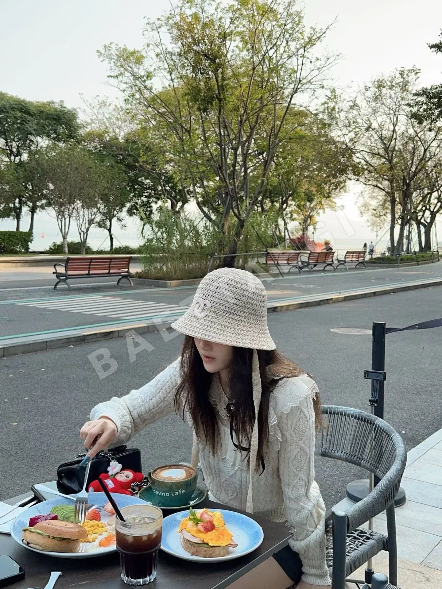 샤넬 더블 C 로고 스트로 캡 상세 이미지 1