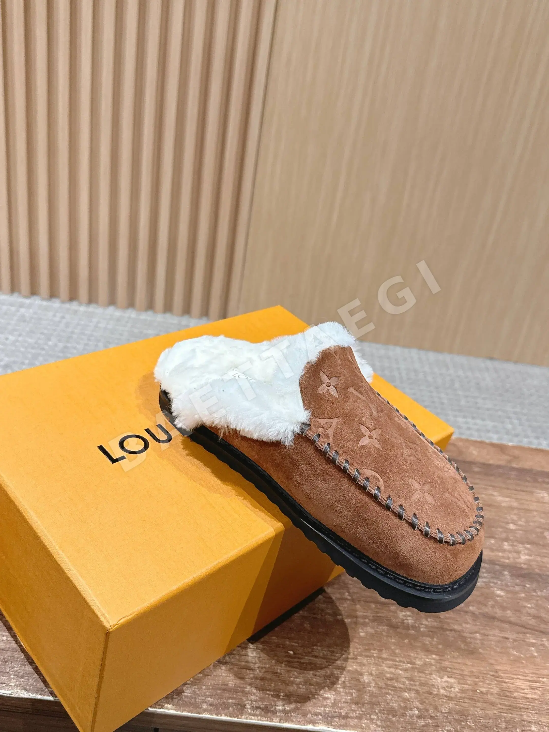 루이비통 코르티나 모노그램 스웨이드 로퍼 상세 이미지 3