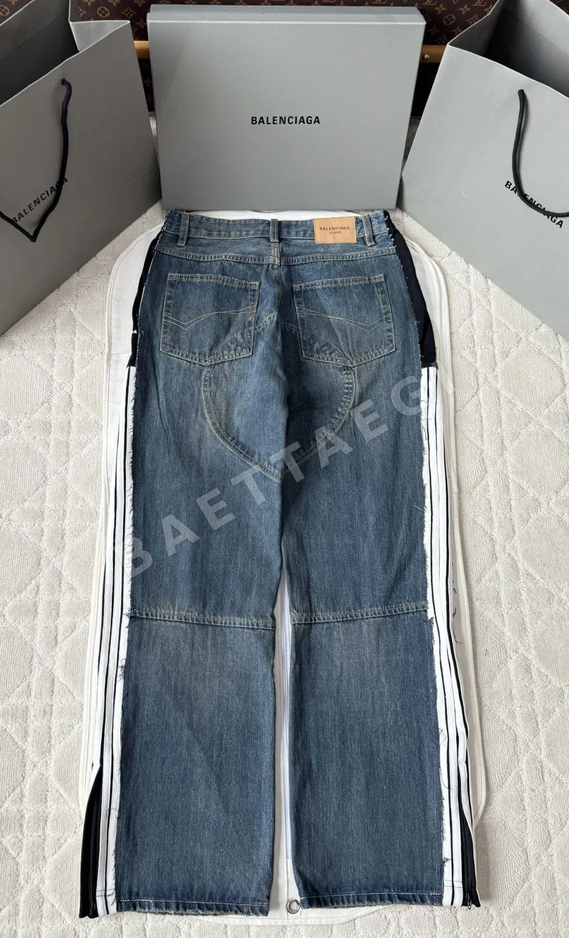 발렌시아가 웹패치워크 워시드 진 바지 상세 이미지 2