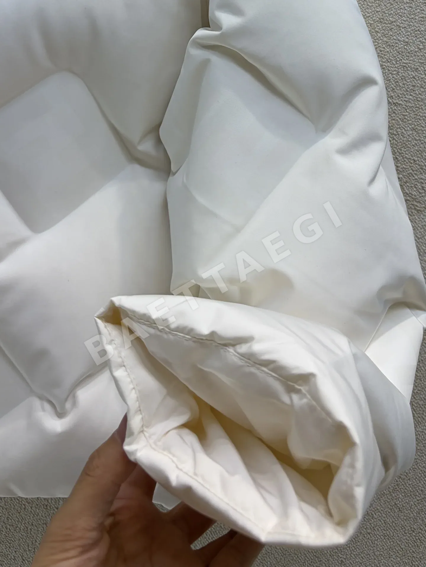 펜디 다크 패턴 자카드 숏 패딩 여성 패딩 상세 이미지 6